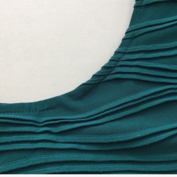 ✨5 FOR $25✨ Pull&Bear Green Textured Bodycon Dress - Picture 2 of 8